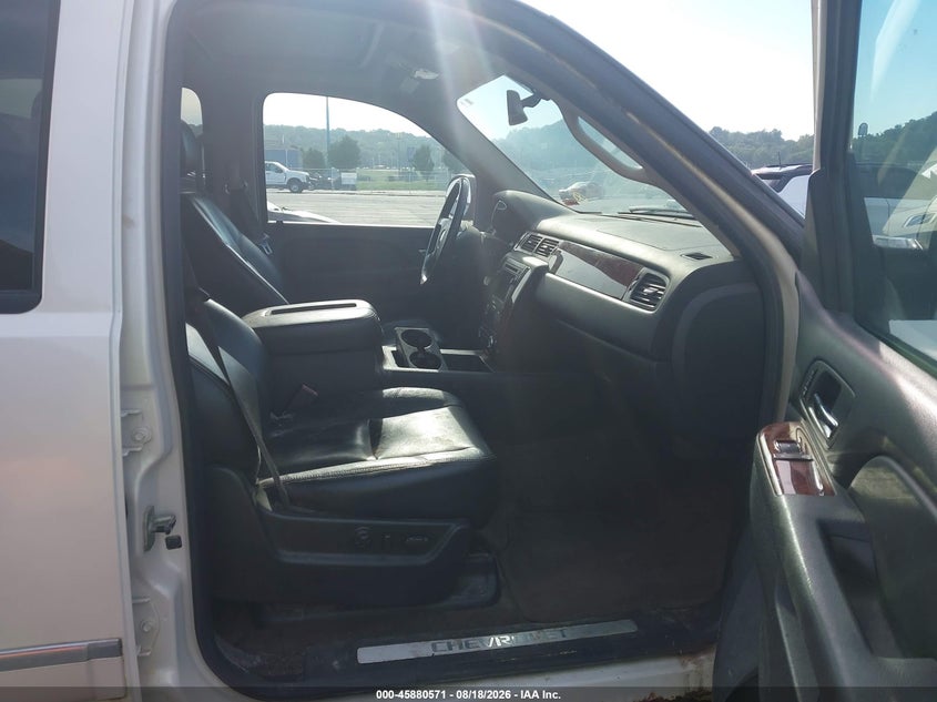 2010 CHEVROLET SUBURBAN 1500 auction photo 5