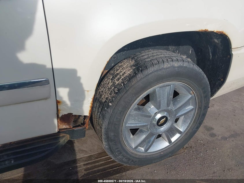 2010 CHEVROLET SUBURBAN 1500 auction photo 6