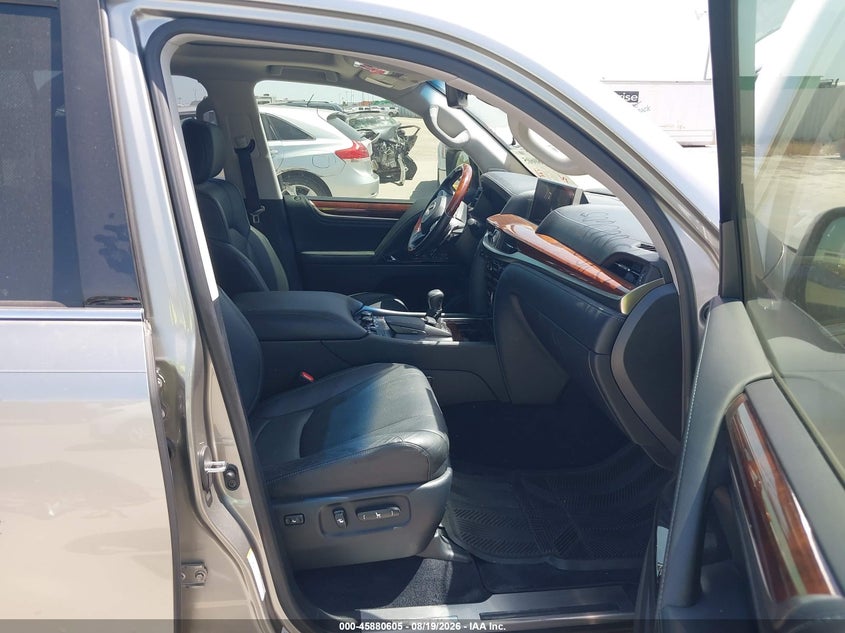 2016 LEXUS LX 570 auction photo 5