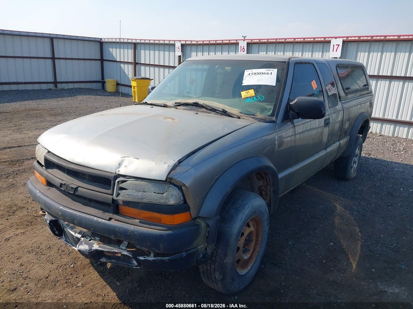 1999 CHEVROLET S-10 auction photo 2