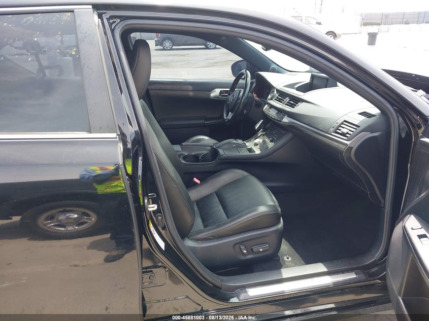 2013 LEXUS CT 200H auction photo 5
