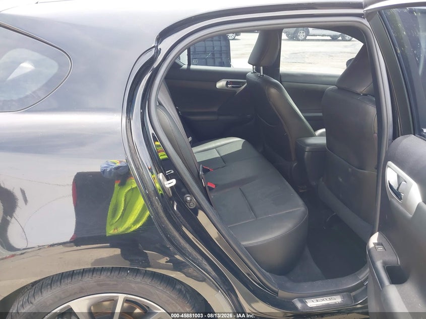 2013 LEXUS CT 200H auction photo 8