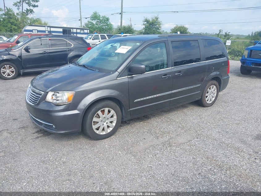 2015 CHRYSLER TOWN & COUNTRY auction photo 2