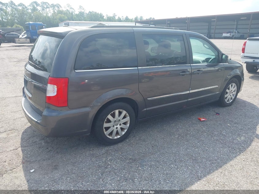 2015 CHRYSLER TOWN & COUNTRY auction photo 4