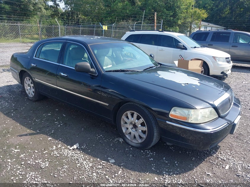 2011 LINCOLN TOWN CAR auction photo 1