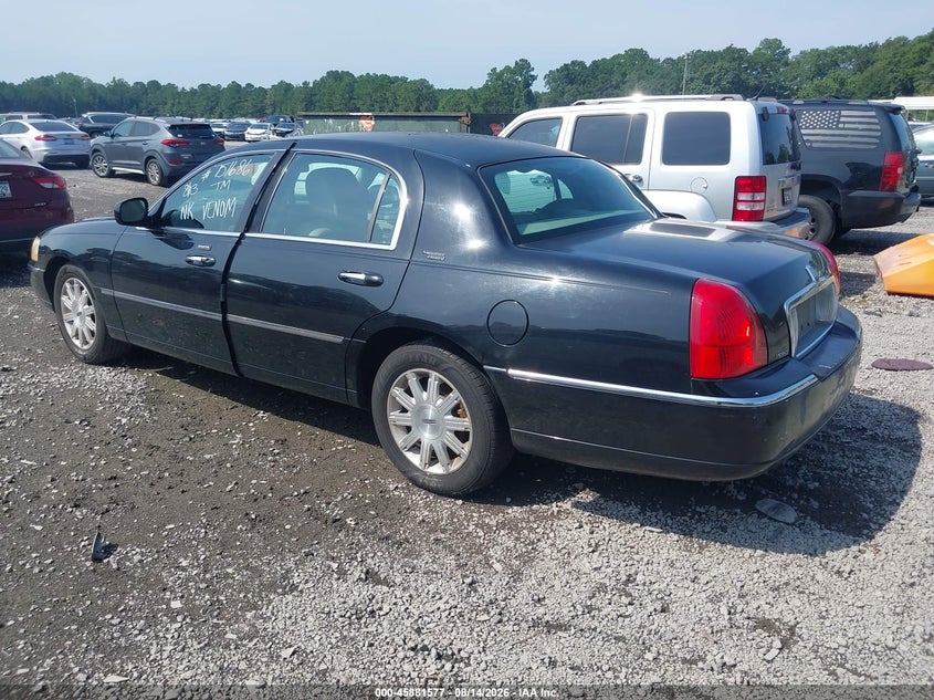 2011 LINCOLN TOWN CAR auction photo 3