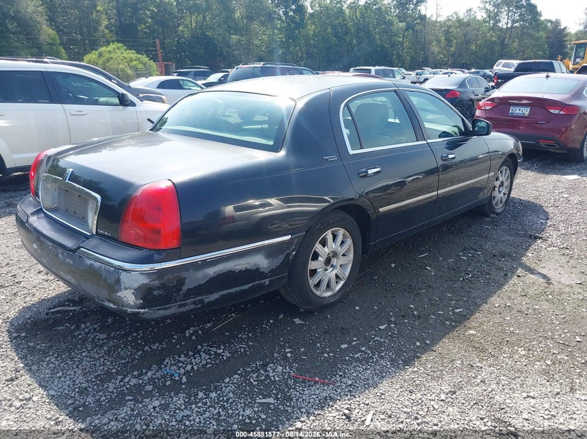 2011 LINCOLN TOWN CAR auction photo 4