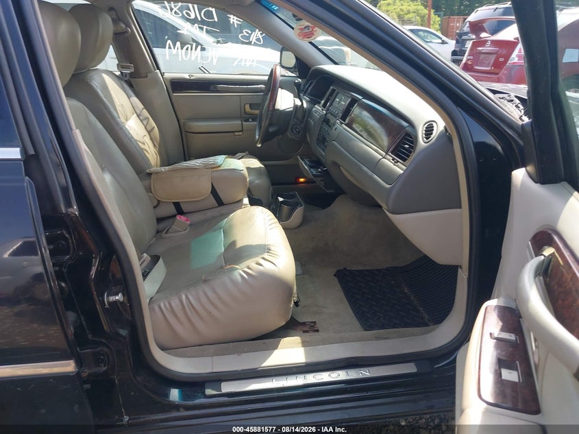 2011 LINCOLN TOWN CAR auction photo 5