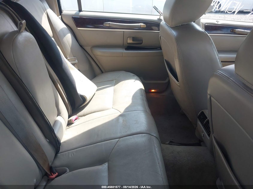 2011 LINCOLN TOWN CAR auction photo 8