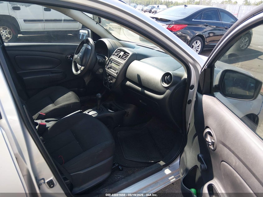 2016 NISSAN VERSA auction photo 5