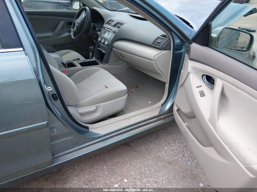 2011 TOYOTA CAMRY auction photo 5