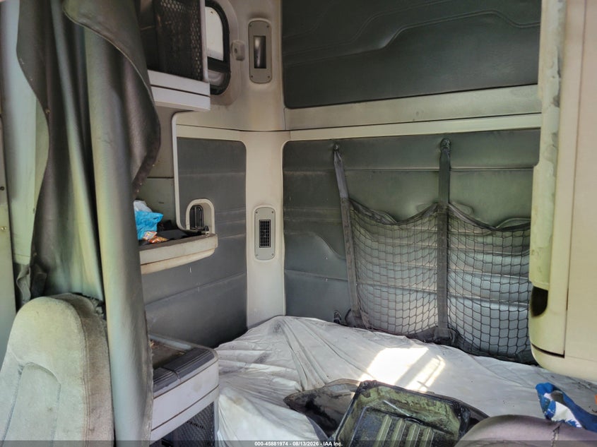 2007 FREIGHTLINER CONVENTIONAL auction photo 8