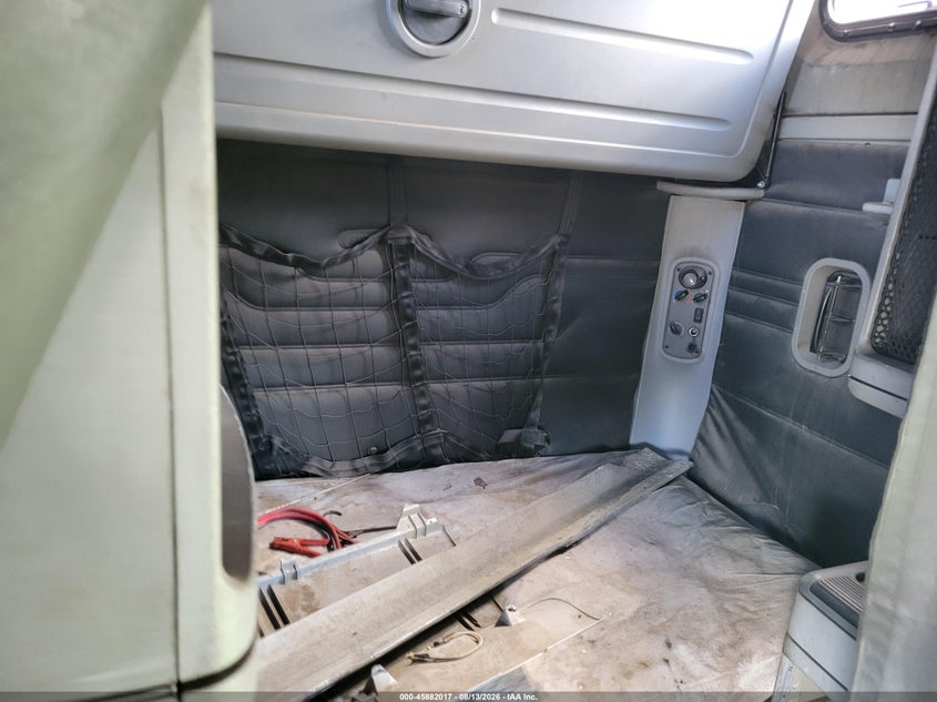 2005 FREIGHTLINER CONVENTIONAL auction photo 8
