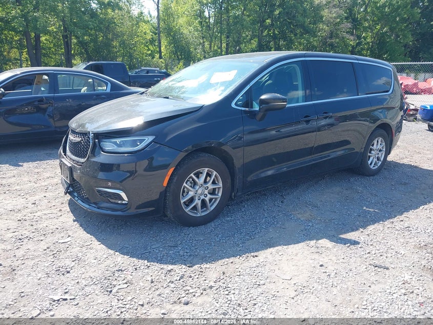 2023 CHRYSLER PACIFICA auction photo 2
