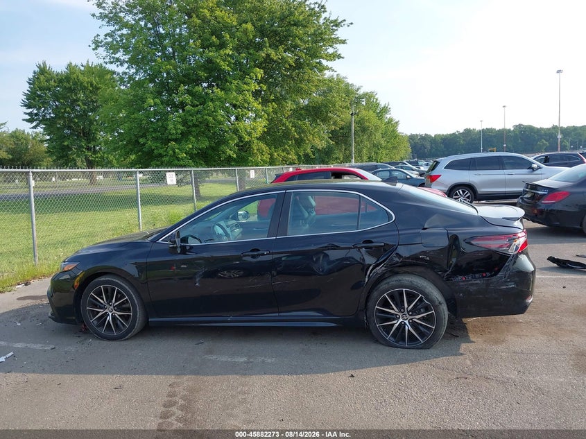 Фото 14 - TOYOTA CAMRY