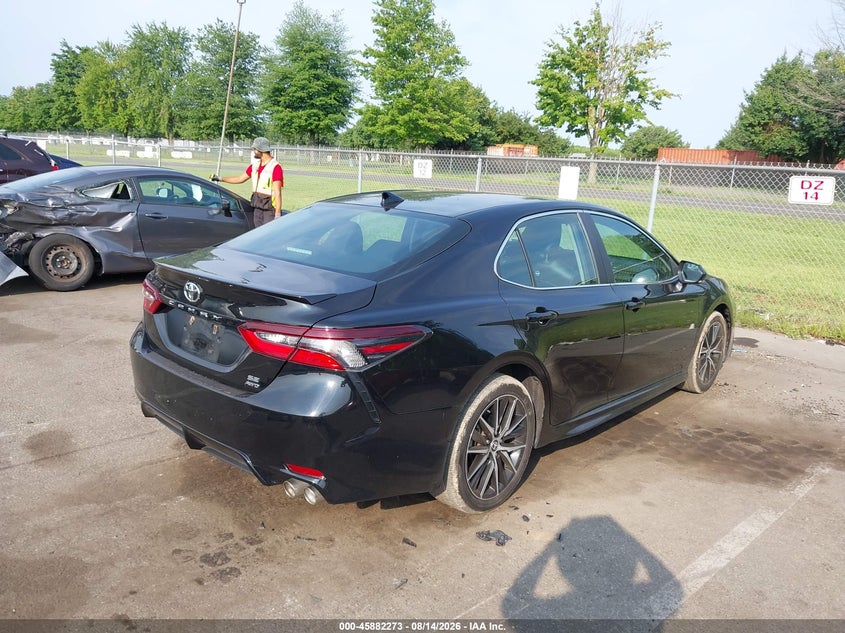 Фото 4 - TOYOTA CAMRY