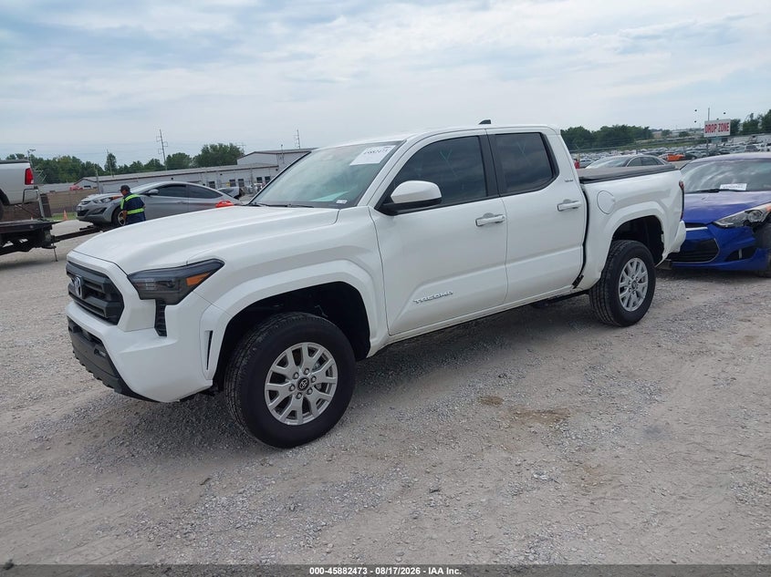 2026 Toyota Tacoma, Град, IAAI, VIN 3TMLB5JN8TM240655 — фото 2