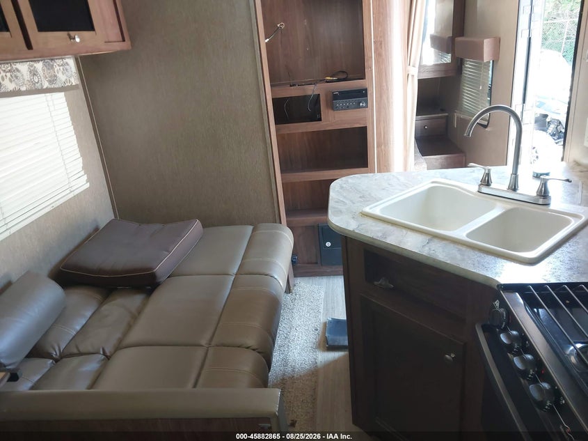2017 KEYSTONE RV COLEMAN LATERN 314BH TRAVEL TRAILER auction photo 8