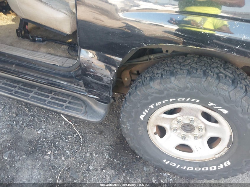 CHEVROLET SUBURBAN 1500 2001 VIN 3GNEC16T41G104161