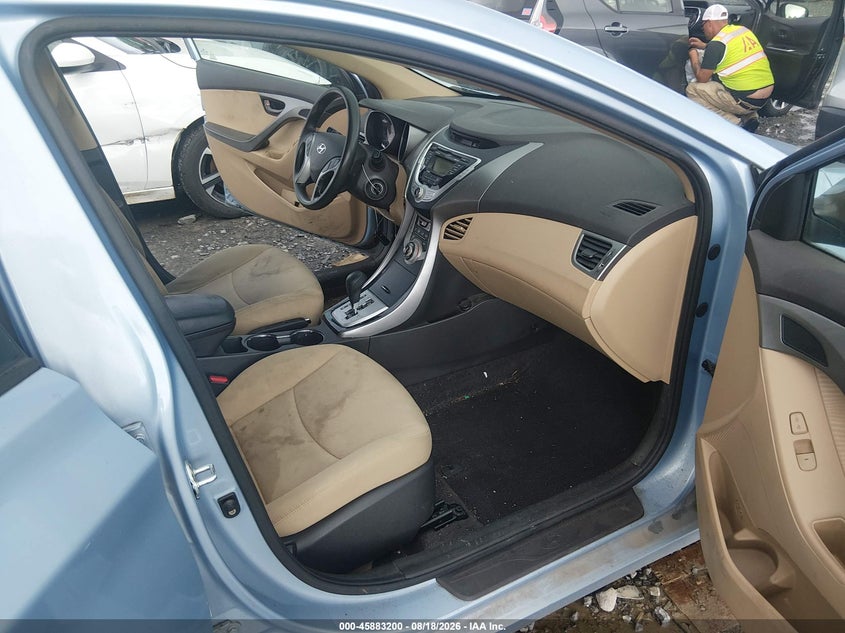 2011 HYUNDAI ELANTRA auction photo 5