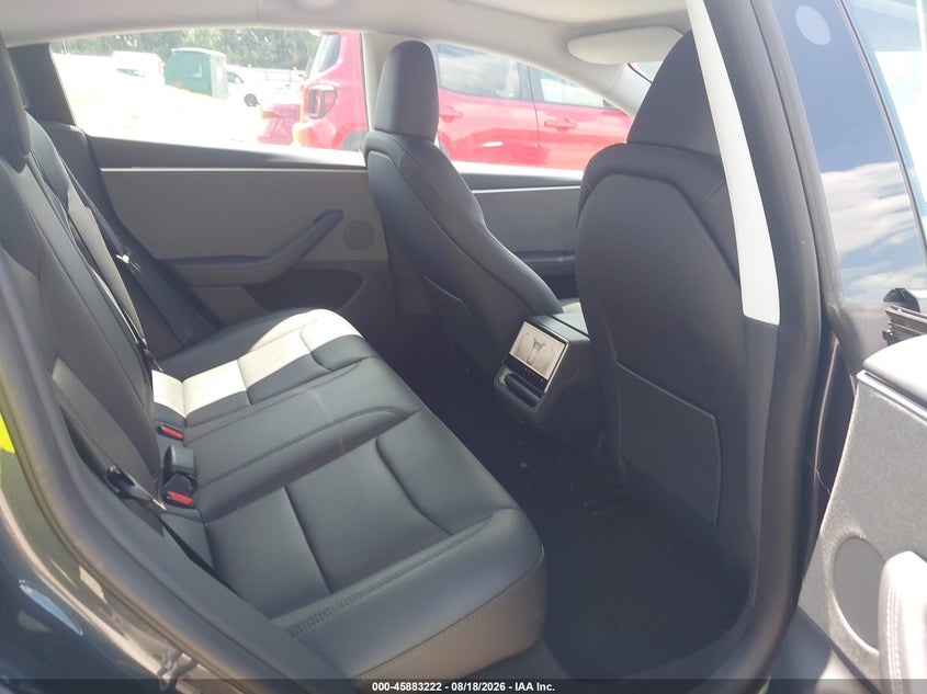 TESLA MODEL 3 - zdjęcie 8