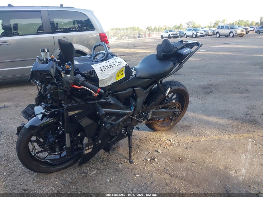 YAMAHA YZFR7 2025