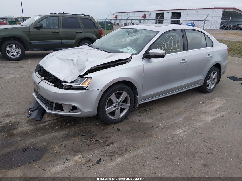 2014 Volkswagen Jetta 2.0L Tdi, Front End, IAAI, VIN 3VW3L7AJ1EM413437 — photo 2