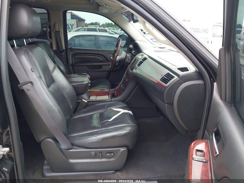 2011 CADILLAC ESCALADE auction photo 5