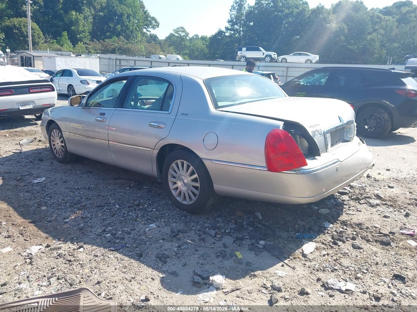 LINCOLN TOWN CAR 2004 VIN 1LNHM83W14Y674134