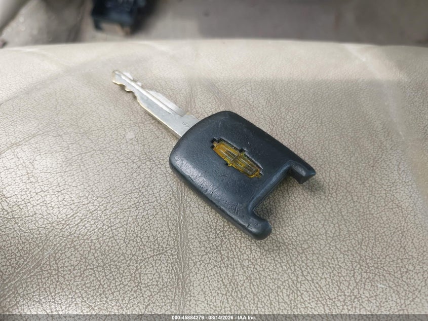 LINCOLN TOWN CAR 2004 VIN 1LNHM83W14Y674134