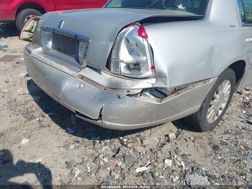 2004 LINCOLN TOWN CAR auction photo 6