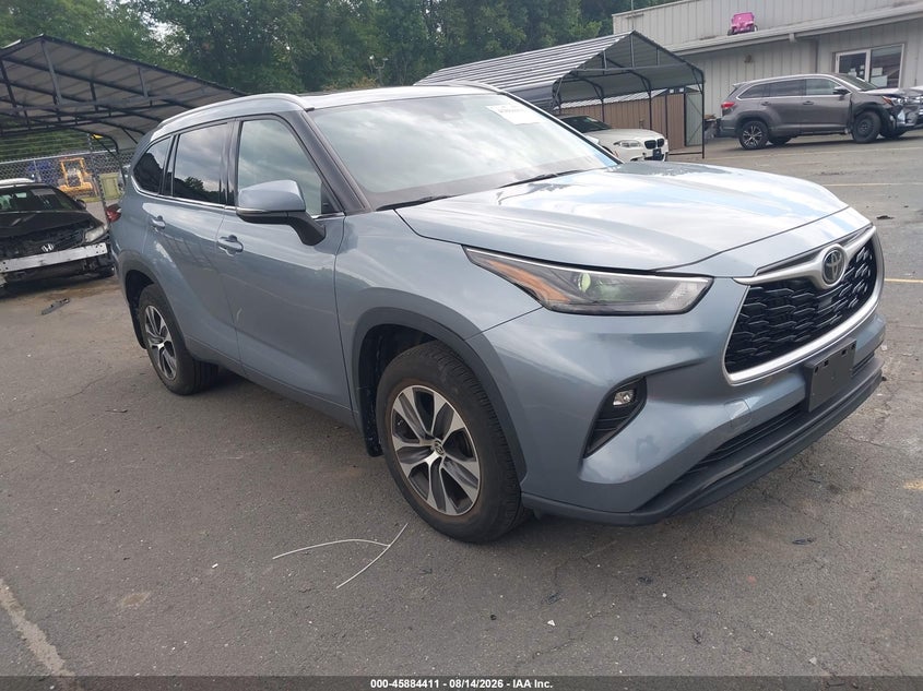 2022 TOYOTA HIGHLANDER XLE