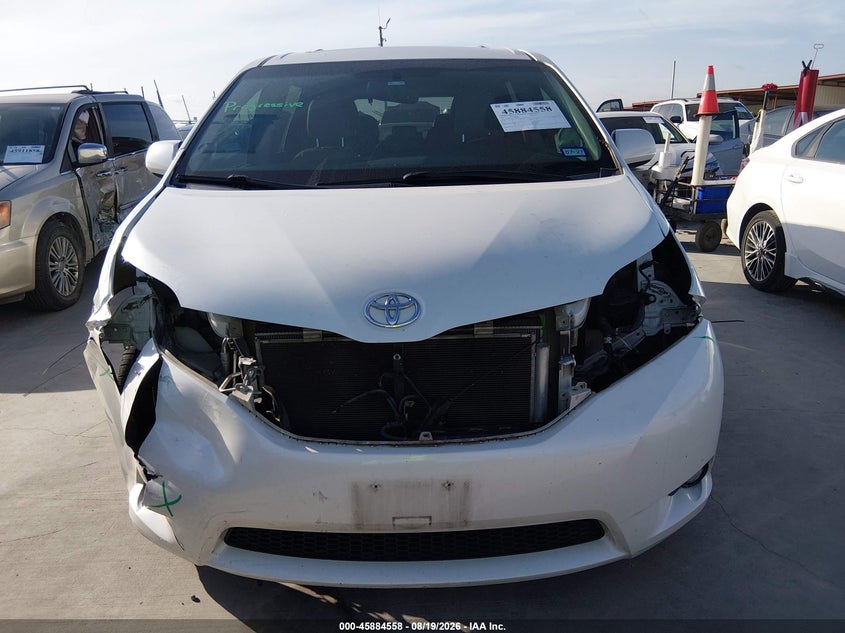 TOYOTA SIENNA - zdjęcie 13