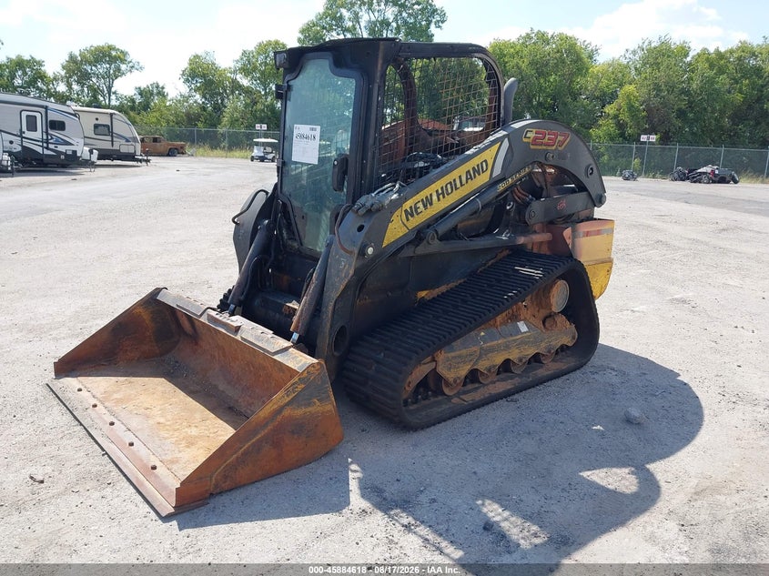 2018 NEW HOLLAND C237 LOADER auction photo 2