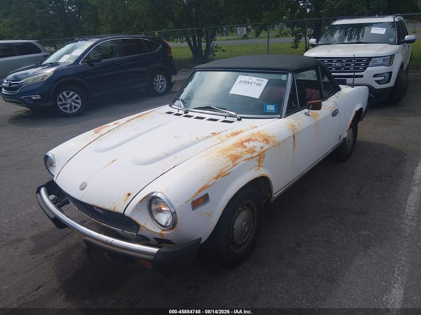 1978 Fiat 124 Spider, Front & Rear, IAAI, VIN 0000124CS10139683 — photo 2