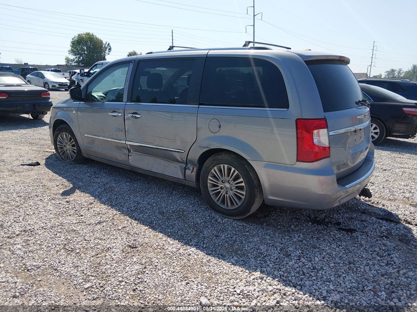 2014 CHRYSLER TOWN & COUNTRY auction photo 3