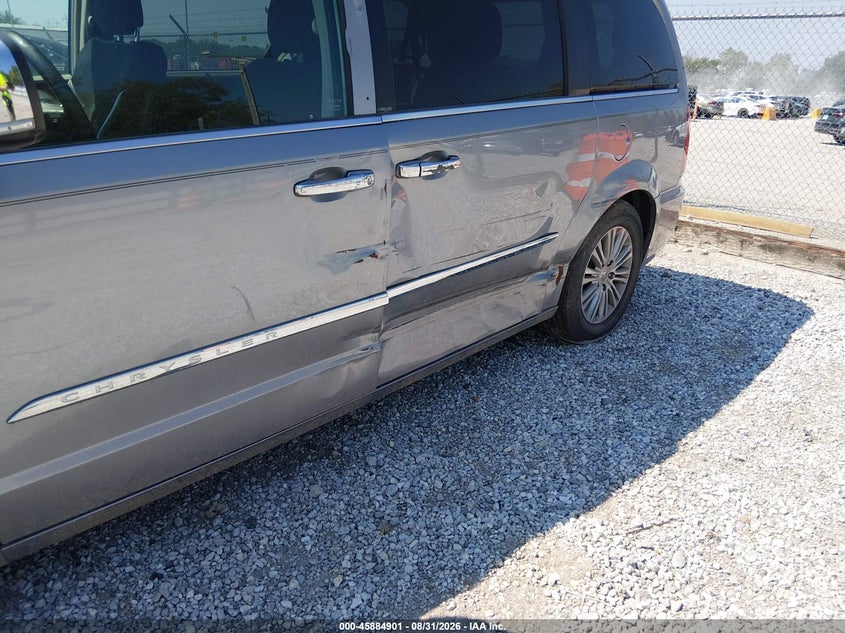 2014 CHRYSLER TOWN & COUNTRY auction photo 6