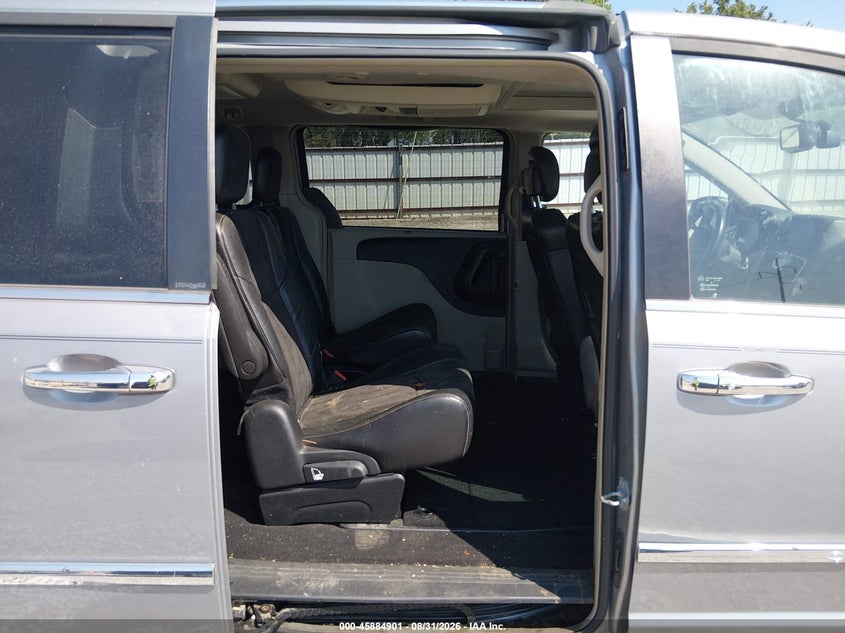 2014 CHRYSLER TOWN & COUNTRY auction photo 8