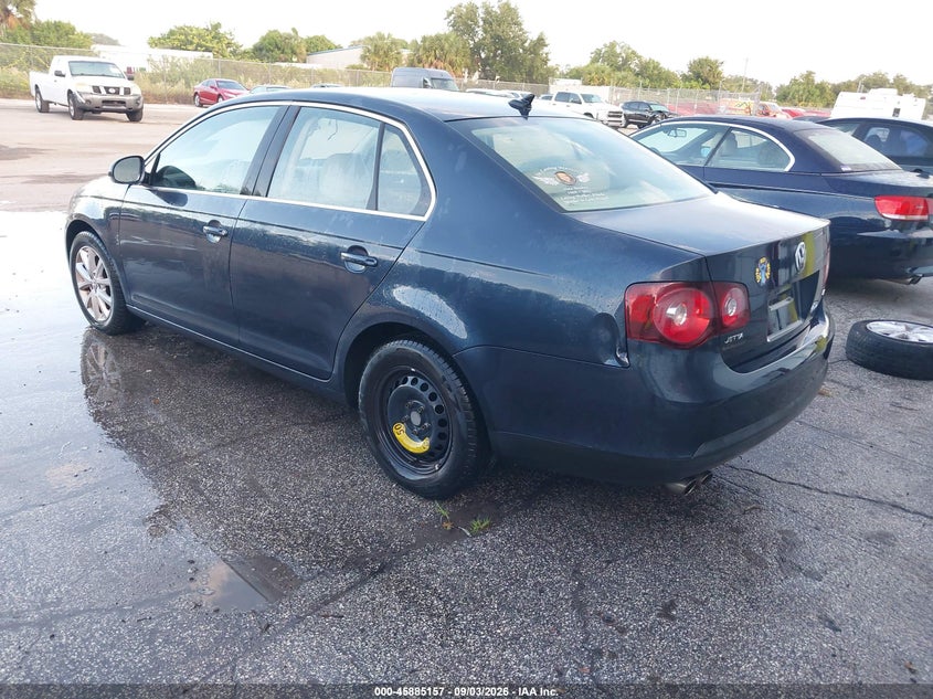 2010 VOLKSWAGEN JETTA auction photo 3