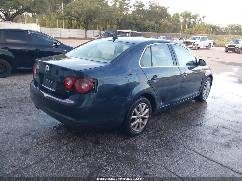 2010 VOLKSWAGEN JETTA auction photo 4