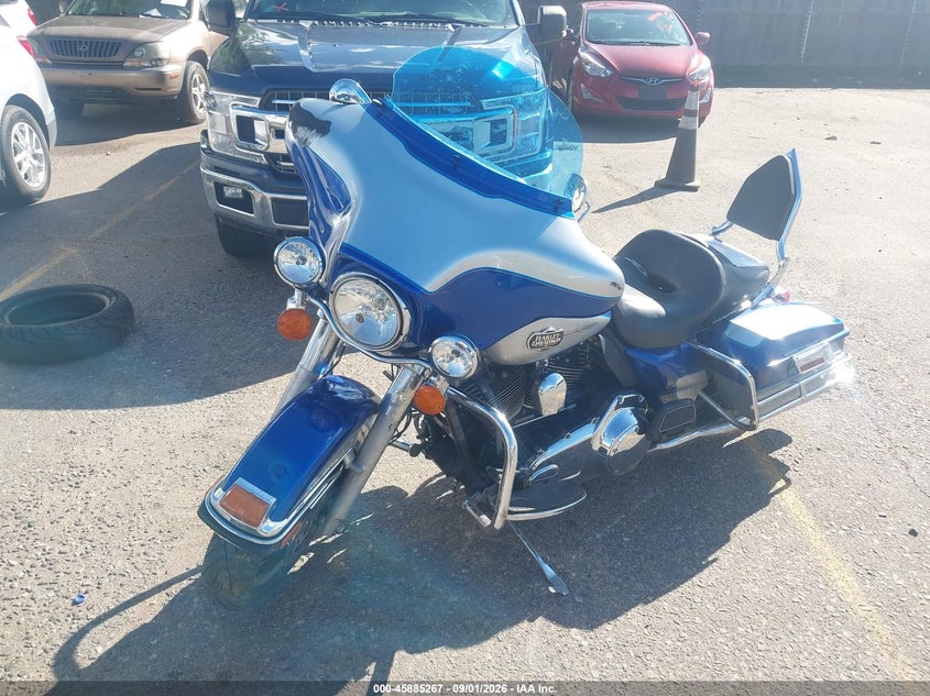 HARLEY-DAVIDSON FLHTCU 2010