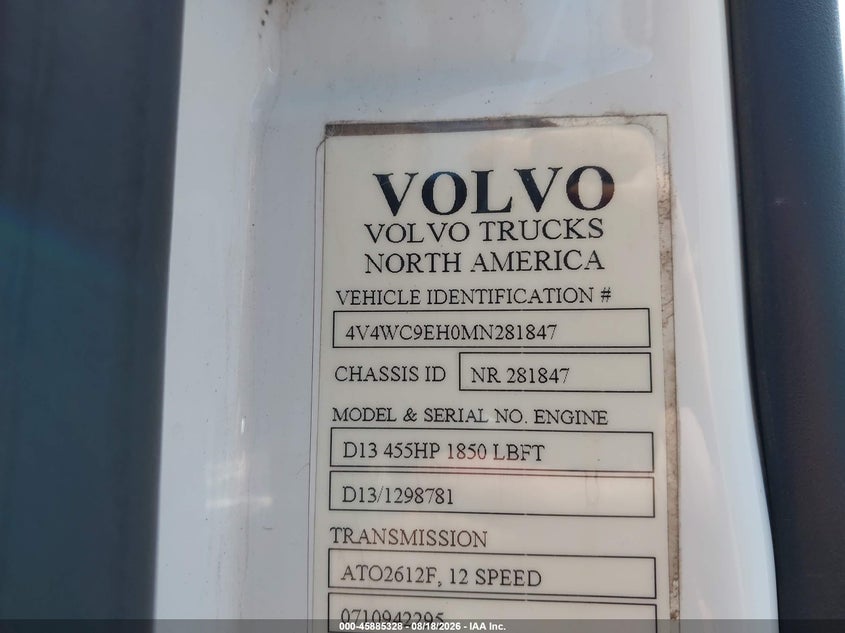 2021 VOLVO VNR auction photo 8