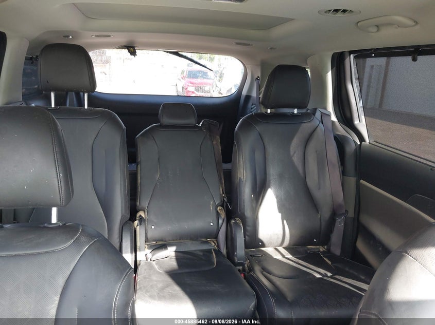 2025 KIA CARNIVAL MPV auction photo 8