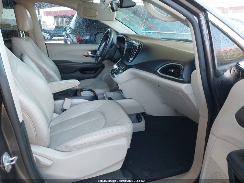 2017 CHRYSLER PACIFICA auction photo 5