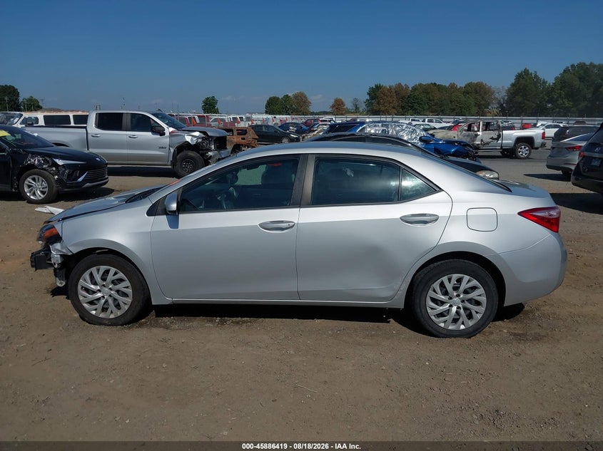 TOYOTA COROLLA - zdjęcie 14