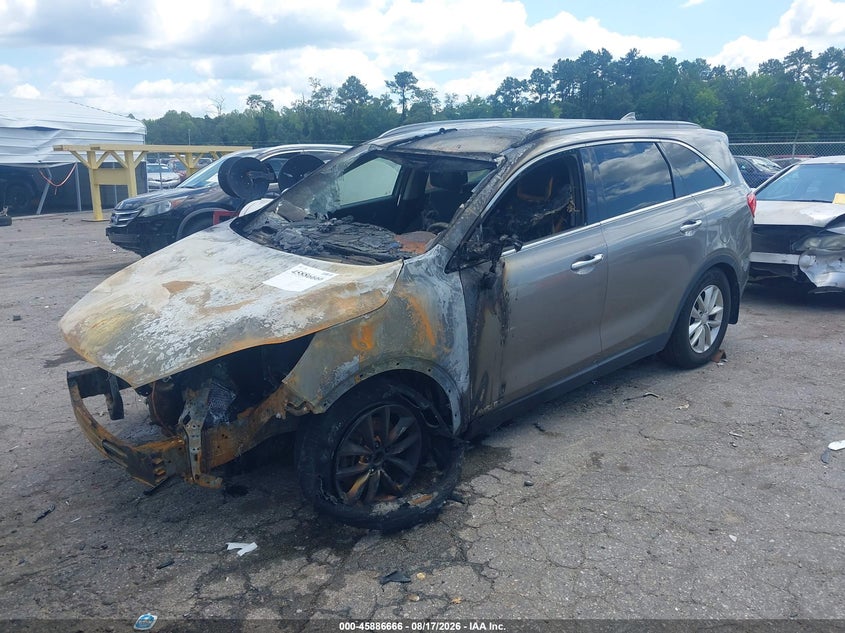 2017 Kia Sorento, Interior Burn, IAAI, VIN 5XYPGDA55HG203211 — фото 2