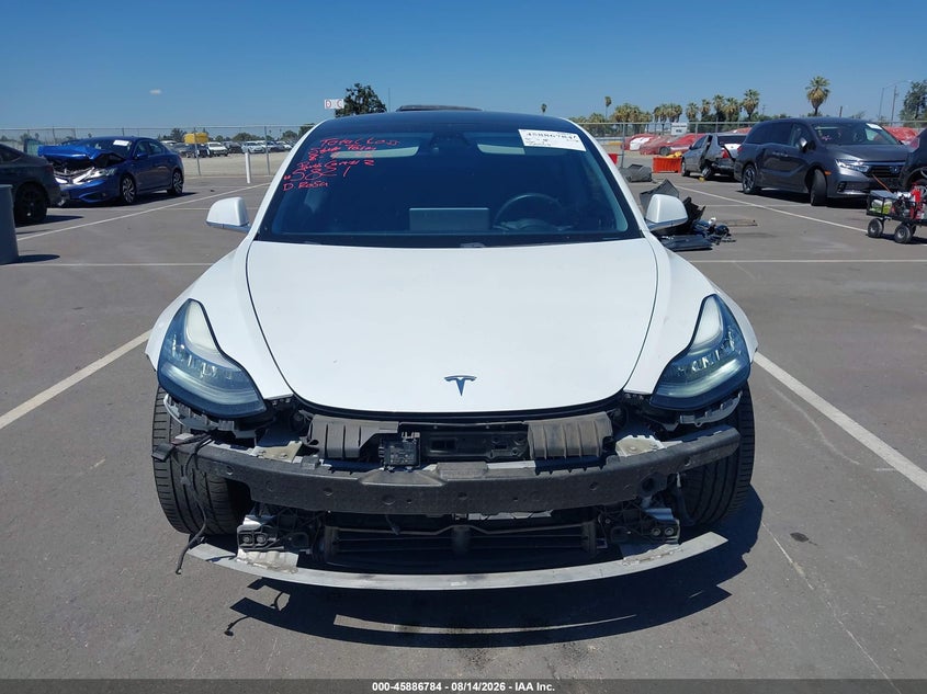TESLA MODEL 3 - zdjęcie 13