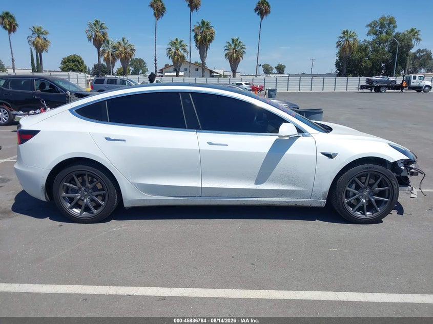 TESLA MODEL 3 - zdjęcie 14