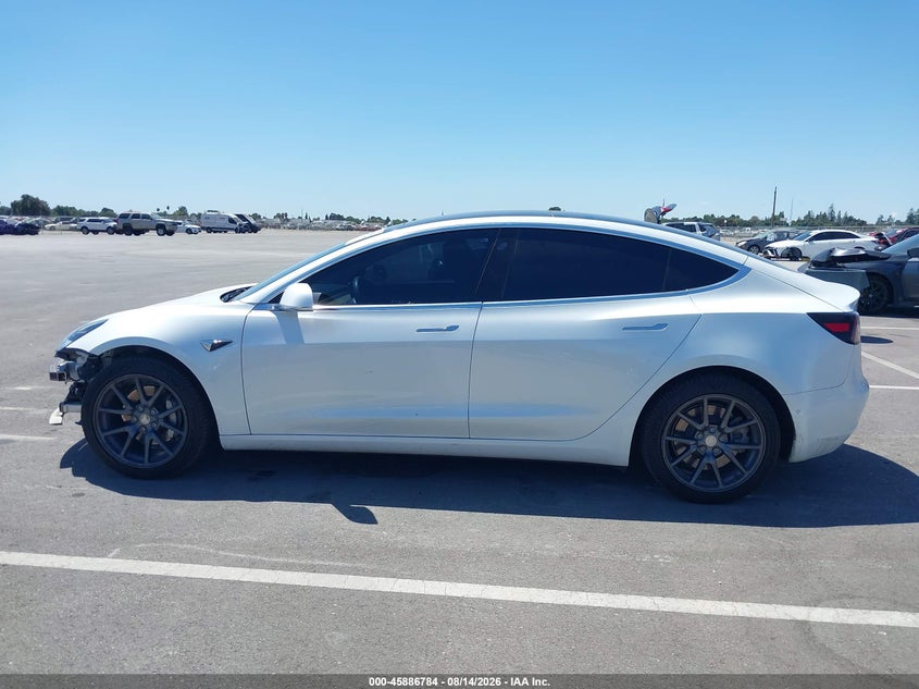 TESLA MODEL 3 - zdjęcie 15