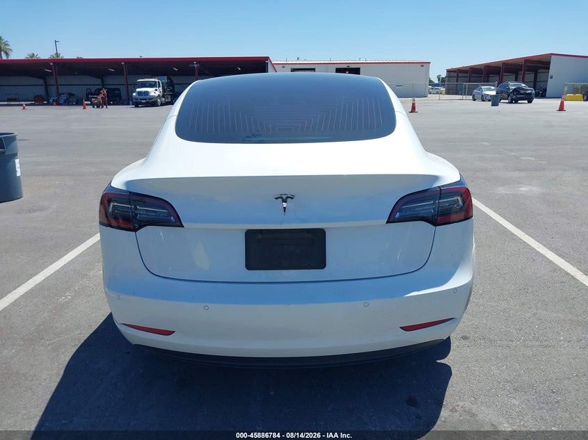 TESLA MODEL 3 - zdjęcie 17
